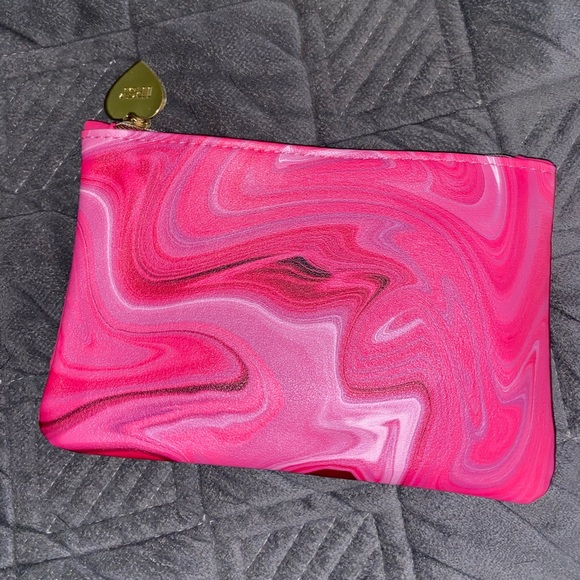 February 2023 Ipsy Glam Bag - Picture 2 of 10